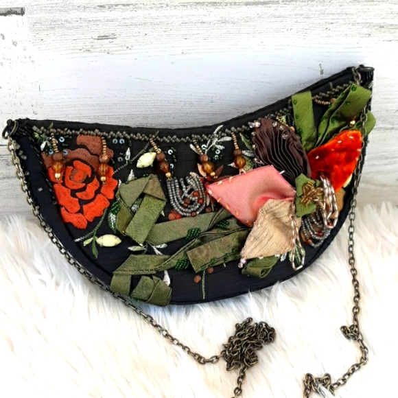 EUC VTG  MARY FRANCES SMALL CRESCENT CROSSBODY BAG - Picture 15 of 15